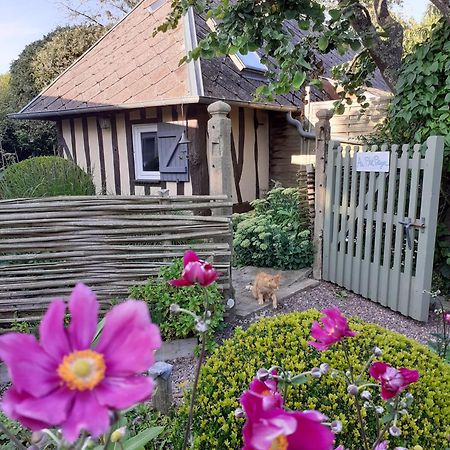 Au P'Tit Jardin Hotel Saint-Sylvestre-de-Cormeilles Exterior foto